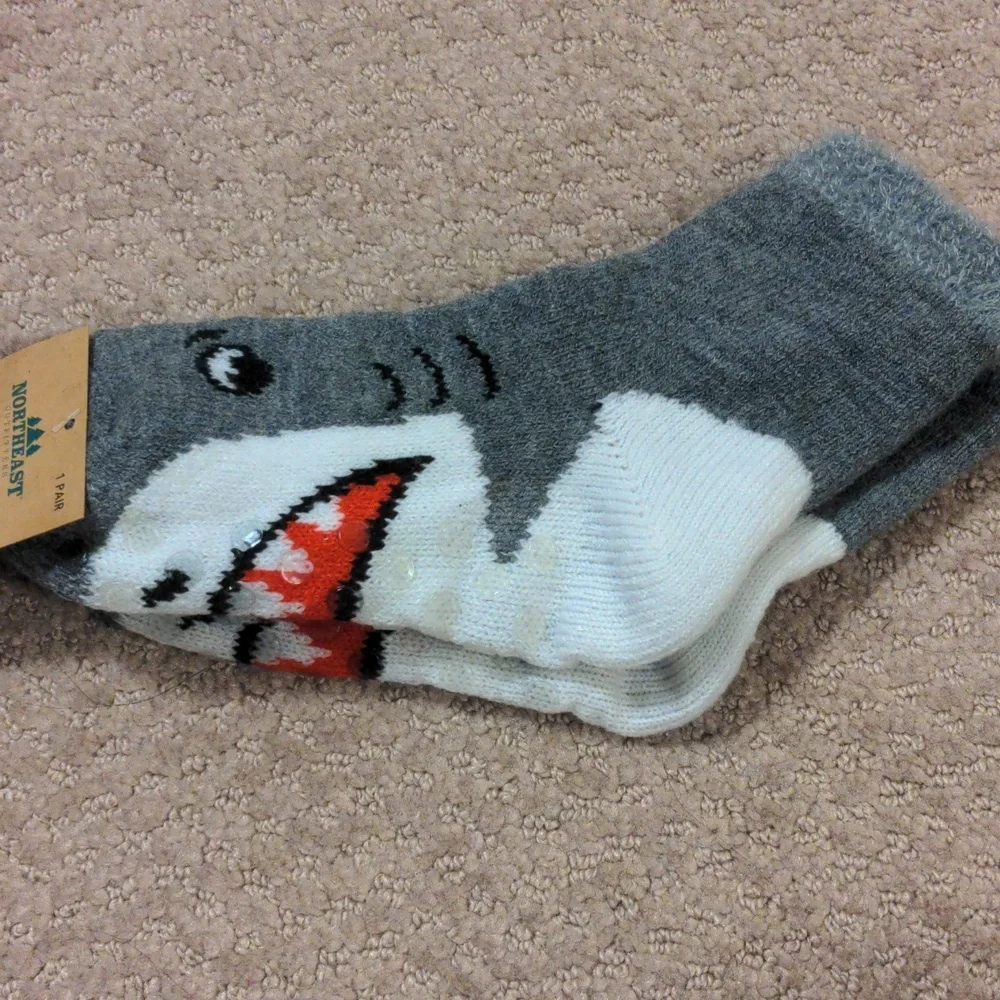 Cozy Cabin Shark 🦈 Slippers (Aloe Infused) Youth Size 10K - 4 NWT